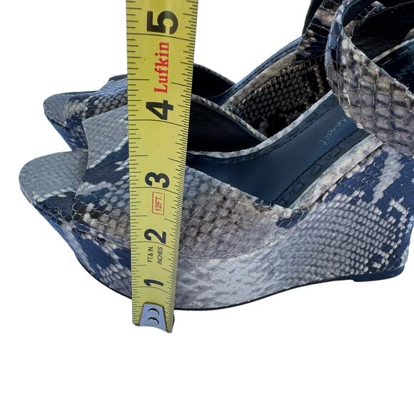 Alice + Olivia Jana Gray Black Snake Skin Leather Open Toe Wedge Sandals Size 39 - Picture 8 of 11
